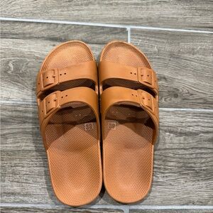 Women’s Double-Buckle Slide Sandals in Tan